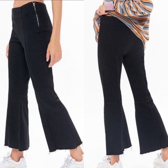 𝅺🆕 UO BDG Cropped Flare Raw Hem Jeans - Picture 1 of 9